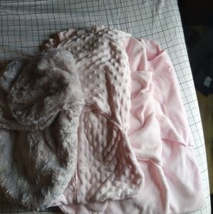 Sleepsacks and swaddler